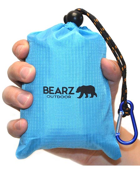 7. BEARZ Outdoor Beach Blanket