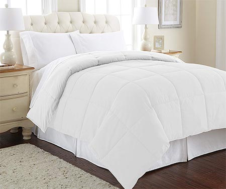 9. Amrapur Overseas Reversible Comforter